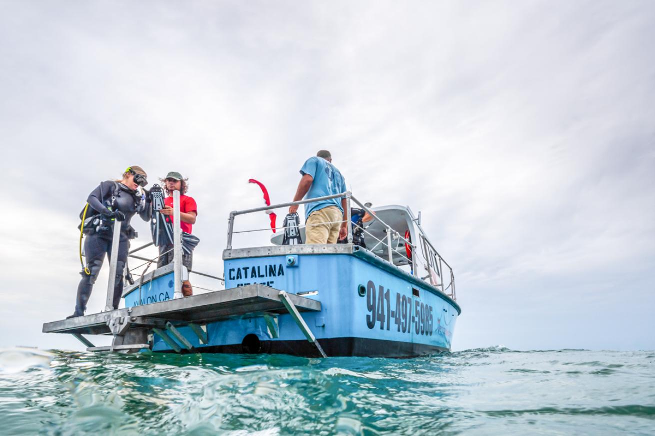 SoutheastFossilTour. IdolJennifer.MegladonBoat.ScubaDivingMag.SeptOct2021