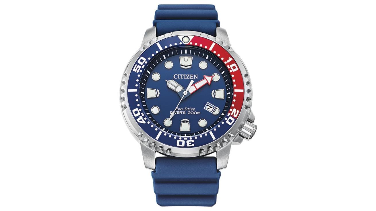 Classic dive styling with a comfortable, durable strap.