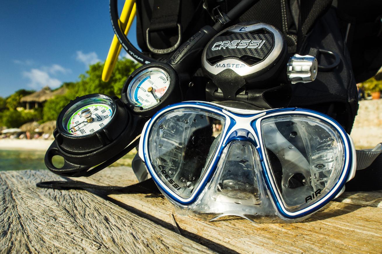 scuba diving mask