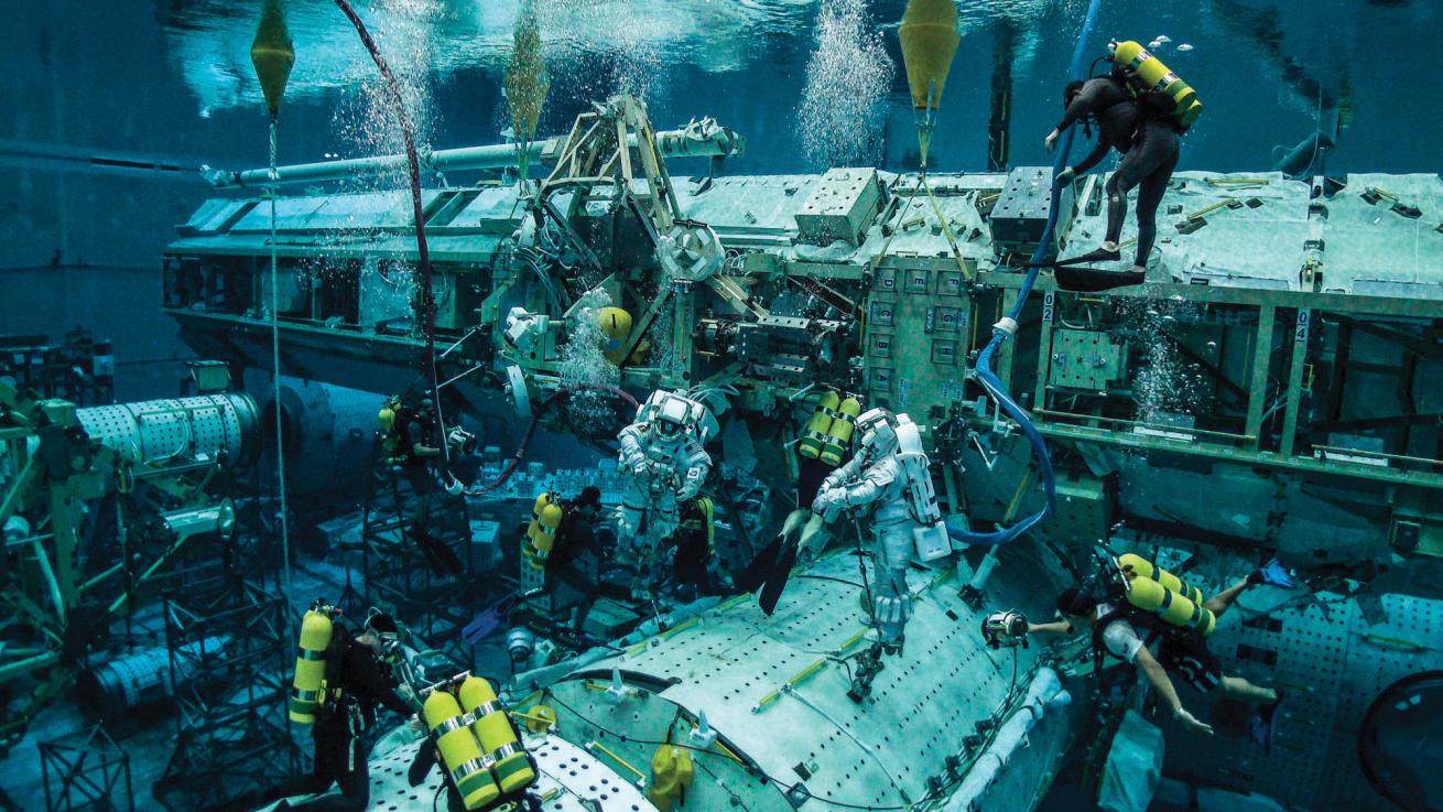 nasa neutral buoyancy lab scuba diving