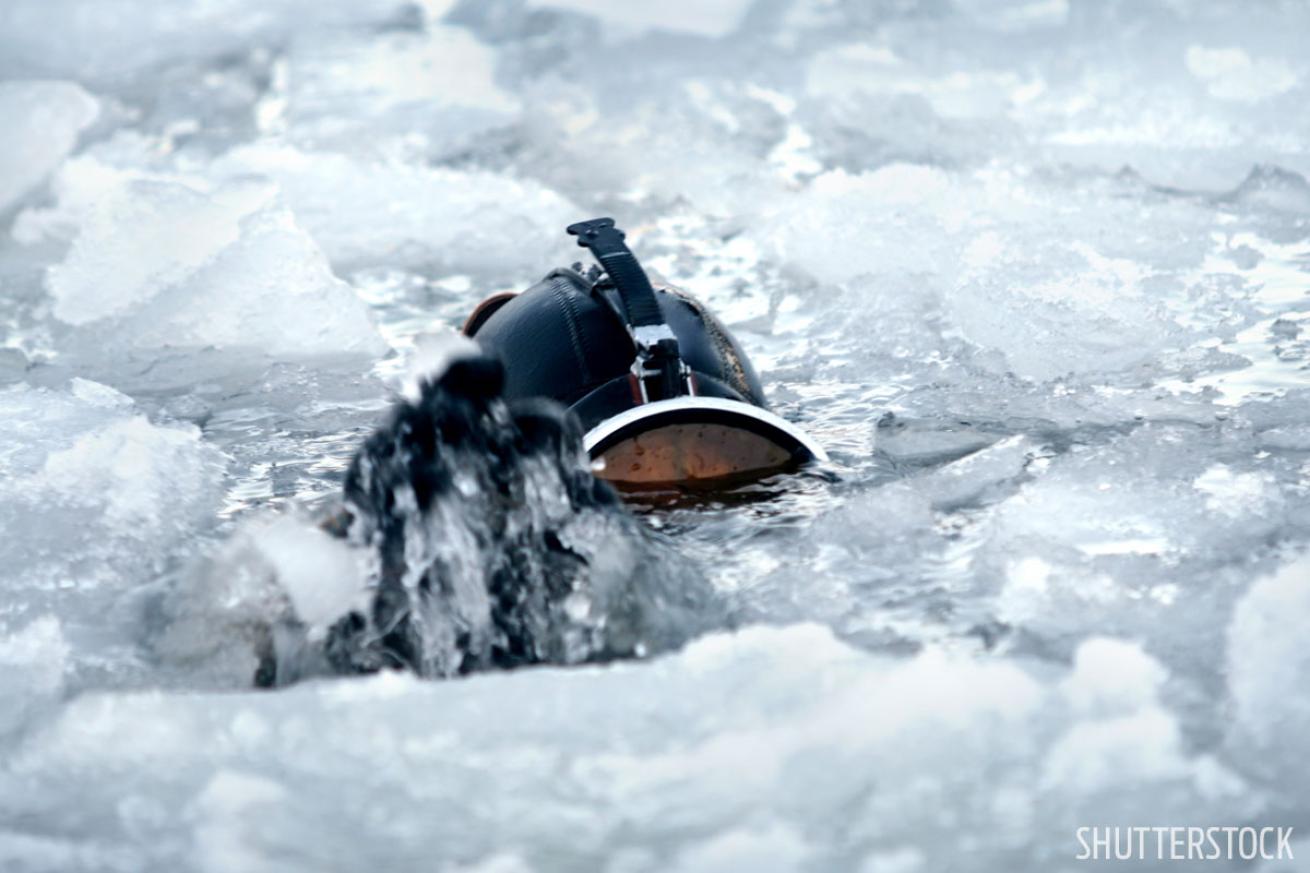 scuba diving ice diving 