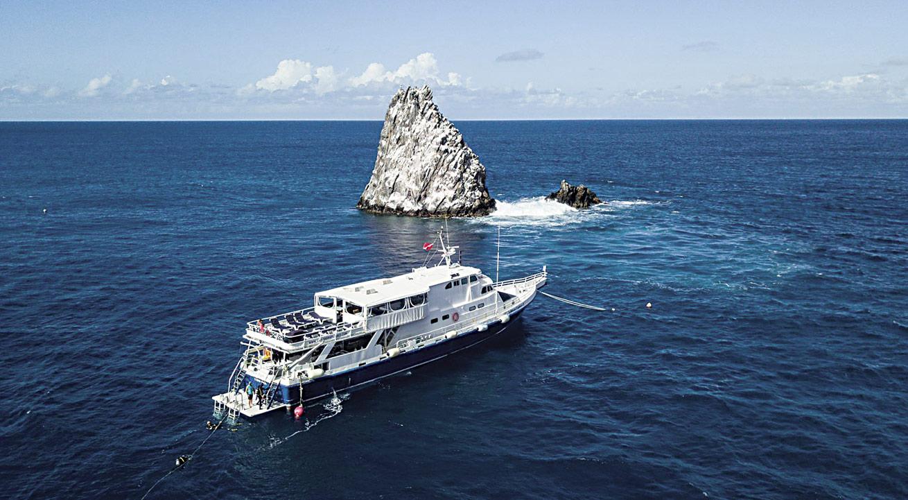 Caribbean Explorer II moors at Saba Marine Park.