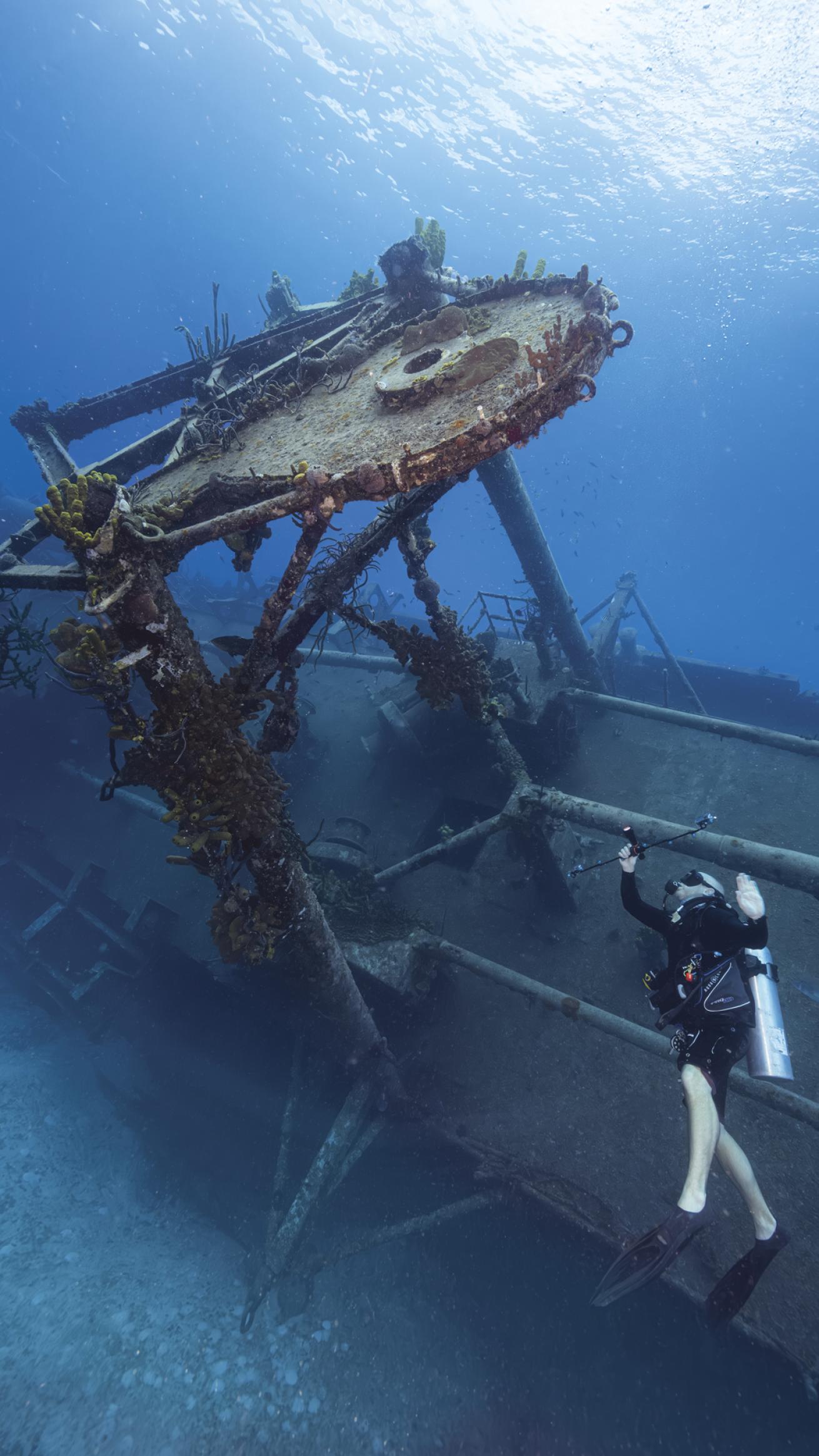 a scuba diver captures video of the *USS Kittiwake* using two GoPros.