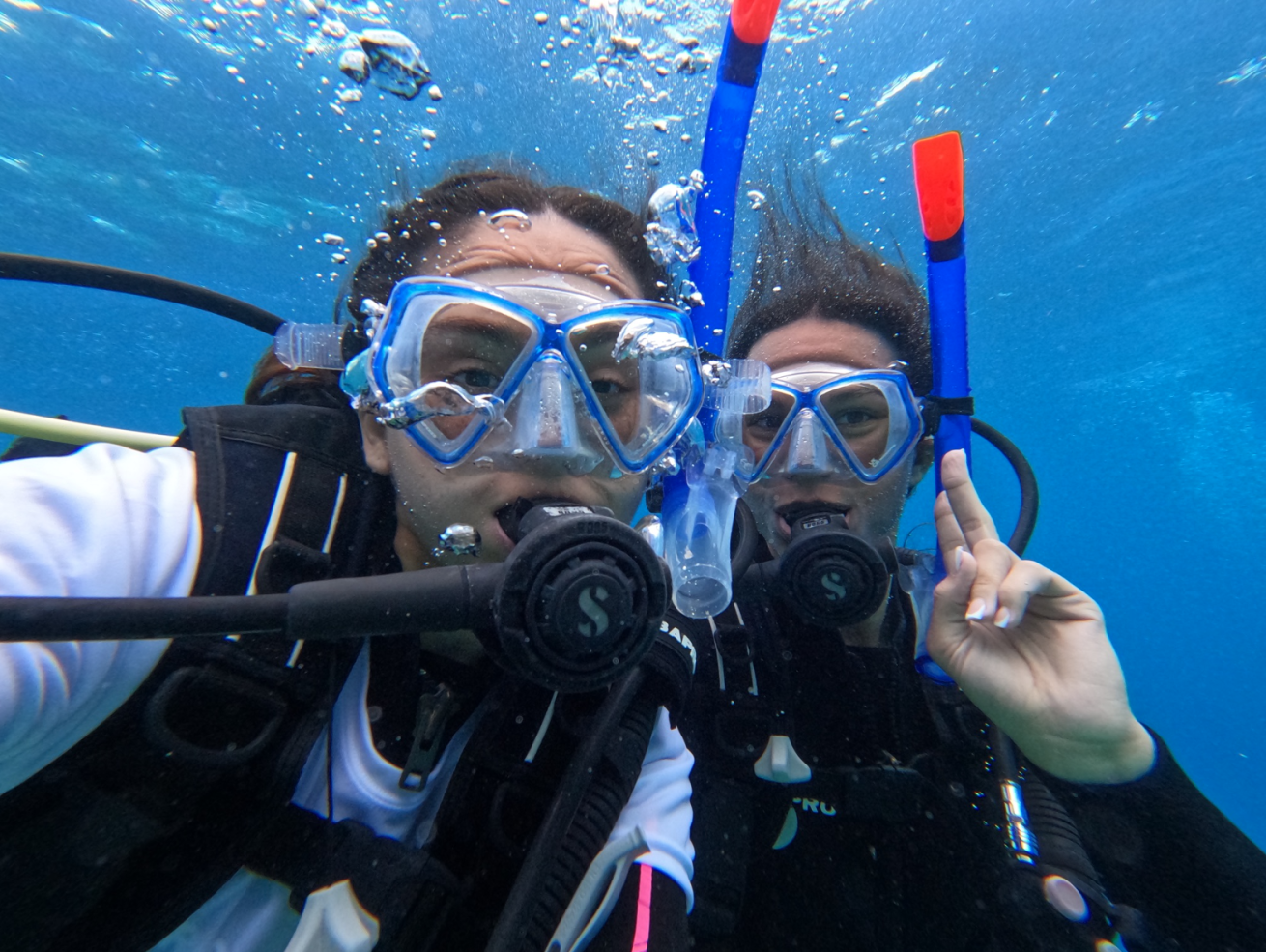 Yaria and Michelle snap an underwater selfie! 