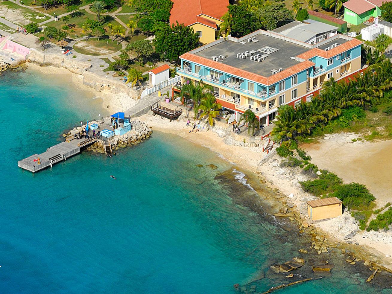 Den Laman Condominiums
