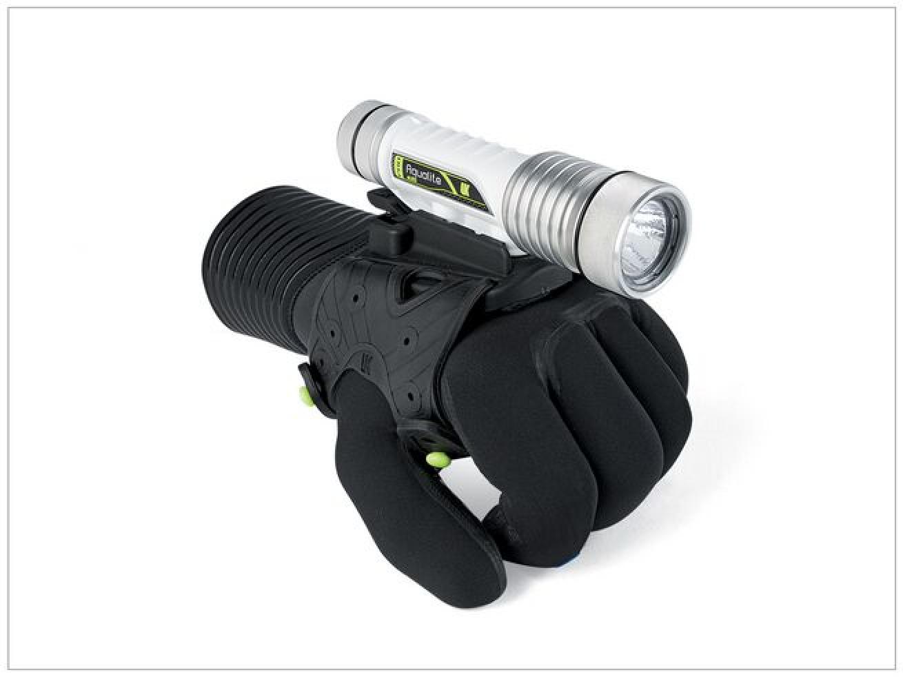 Underwater Kinetics Aqualite Pro 20°

The compact Aqualite Pro 20° makes it easy to carry additional light with you when you dive into the depths.